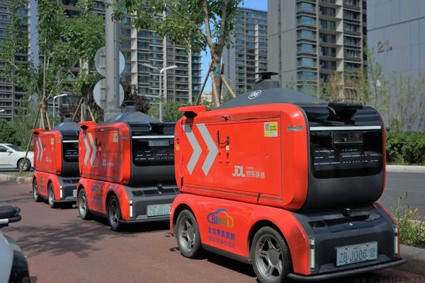 京东物流发布搭载感知大模型的第六代智能配送车